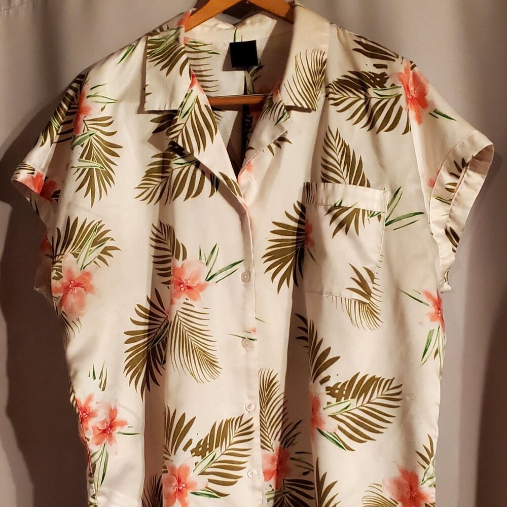 APT 9 - Women's Blouses (White With Floral Print, Short Sleeve, Button Down)